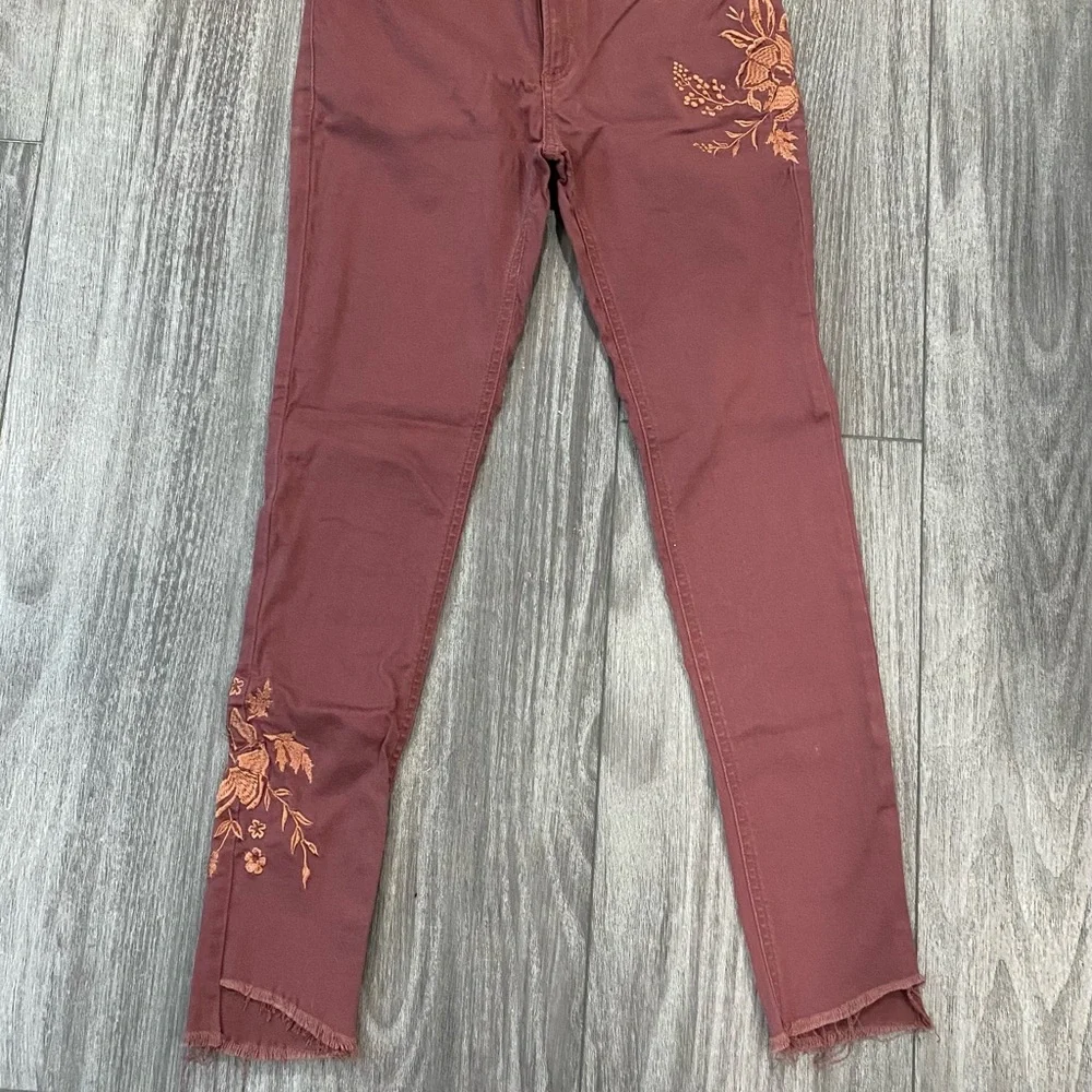 Express High Rise Supersoft Rose Gold Embroidered Stretchy Leggings Sz 0 or 2 - Picture 7 of 13